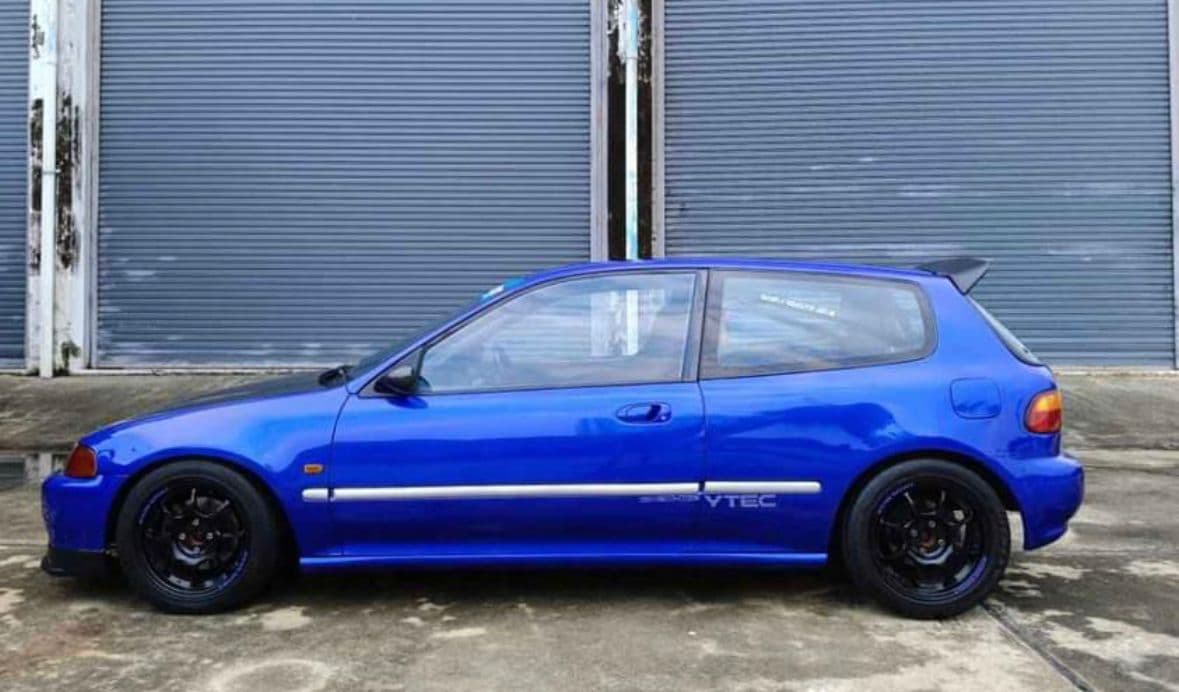 https://storage.googleapis.com/static_assets_iconicimports/dev_static/images/car_catalog/blue_civic_1.jpg